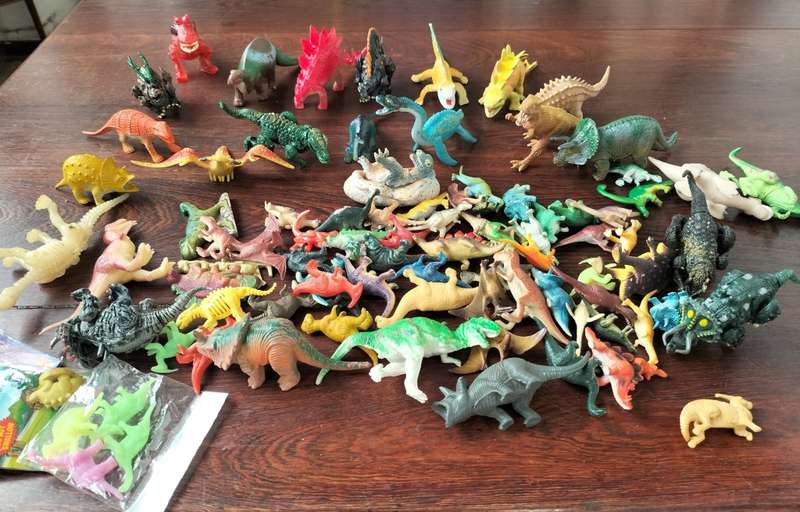 Large vintage collection of smaller plastic dinosaurs (80+)