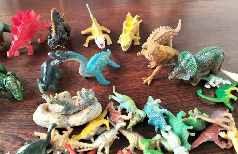 Large vintage collection of smaller plastic dinosaurs (80+)