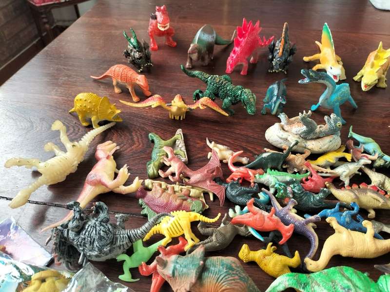 Large vintage collection of smaller plastic dinosaurs (80+)