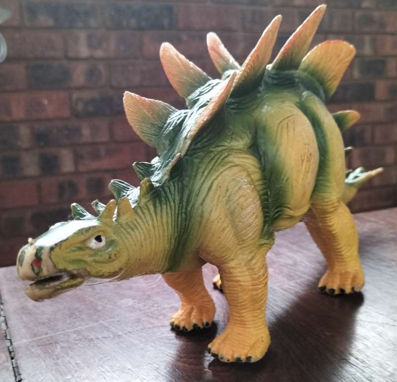 Large vintage plastic dinosaurs (x 3)