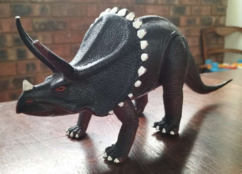 Large vintage plastic dinosaurs (x 3)