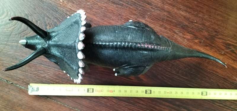 Large vintage plastic dinosaurs (x 3)