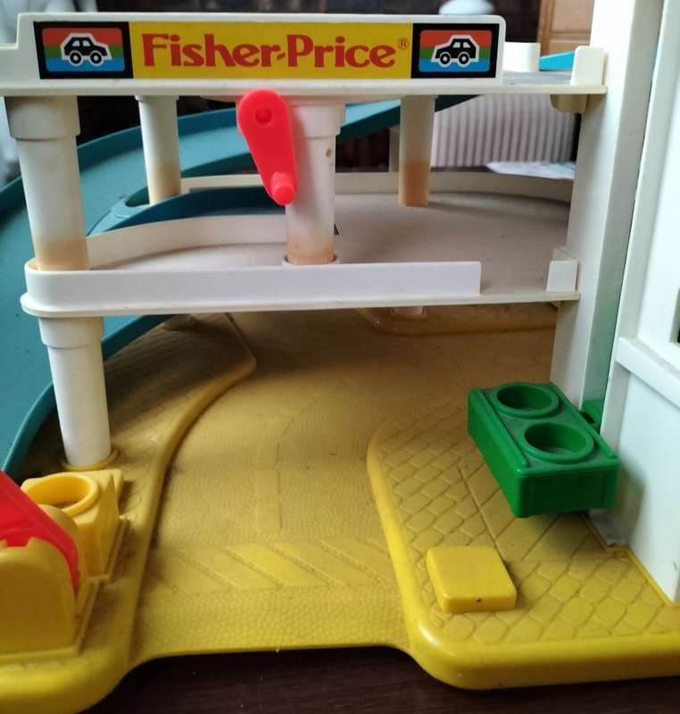 Vintage Fisher price Little People Garage (1987)