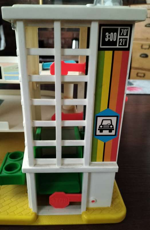Vintage Fisher price Little People Garage (1987)