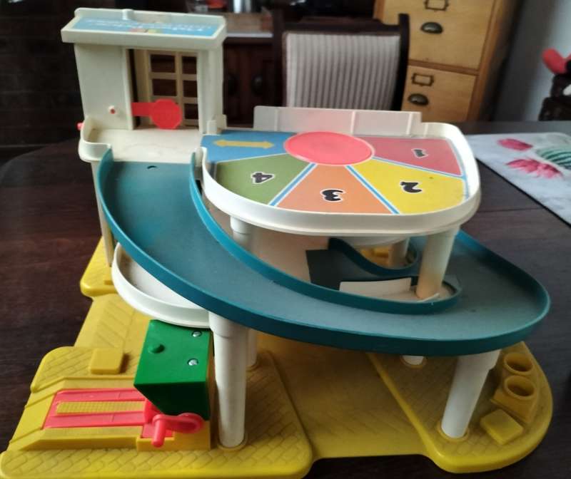 Vintage Fisher price Little People Garage (1987)