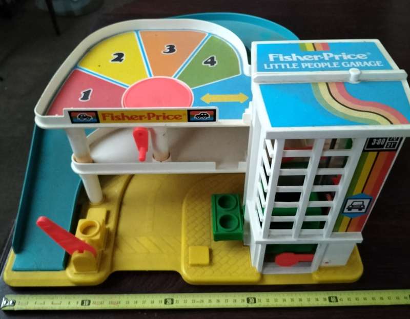Vintage Fisher price Little People Garage (1987)