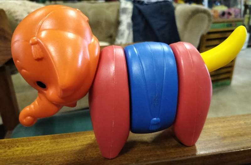 Tupperware elephant (toy puzzle - 5 piece)