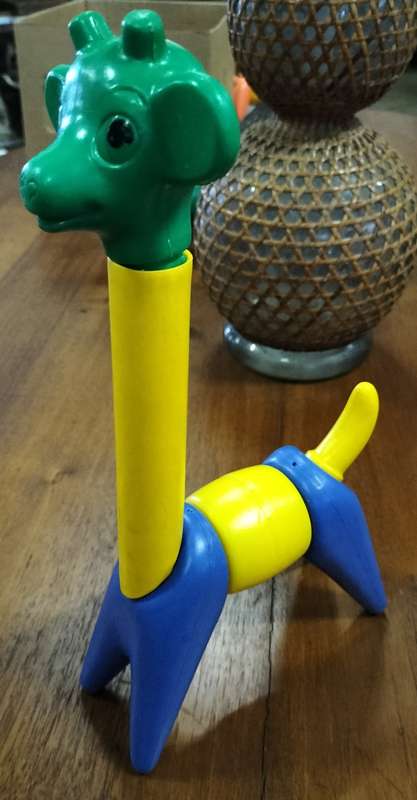 Tupperware giraffe (toy puzzle - 6 piece)
