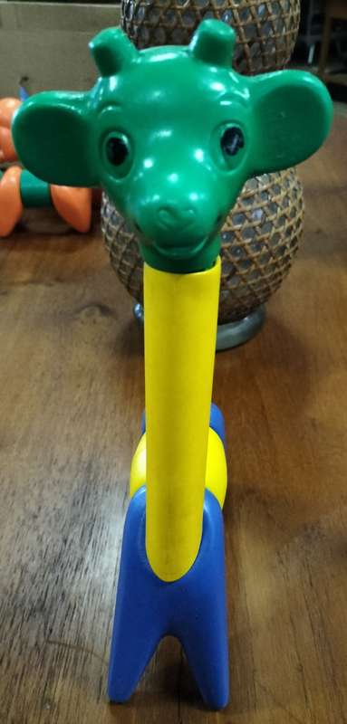 Tupperware giraffe (toy puzzle - 6 piece)