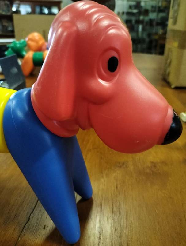 Tupperware dog (toy puzzle - 5 piece)