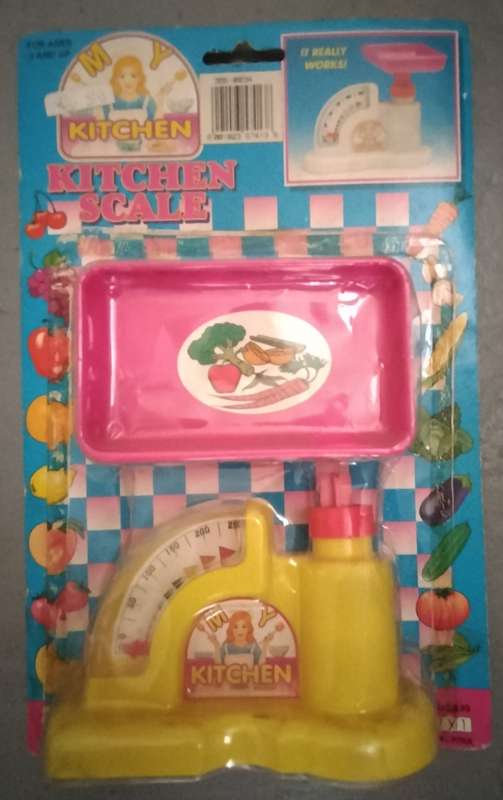 Functional toy plastic kitchen scale - unopened