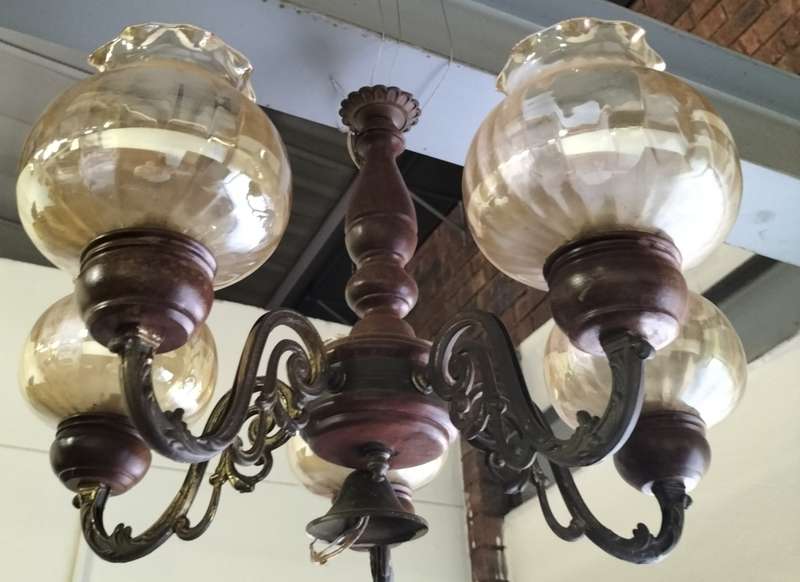 Vintage lampshade / chandelier (x 5 lampshades) - Brass and wood