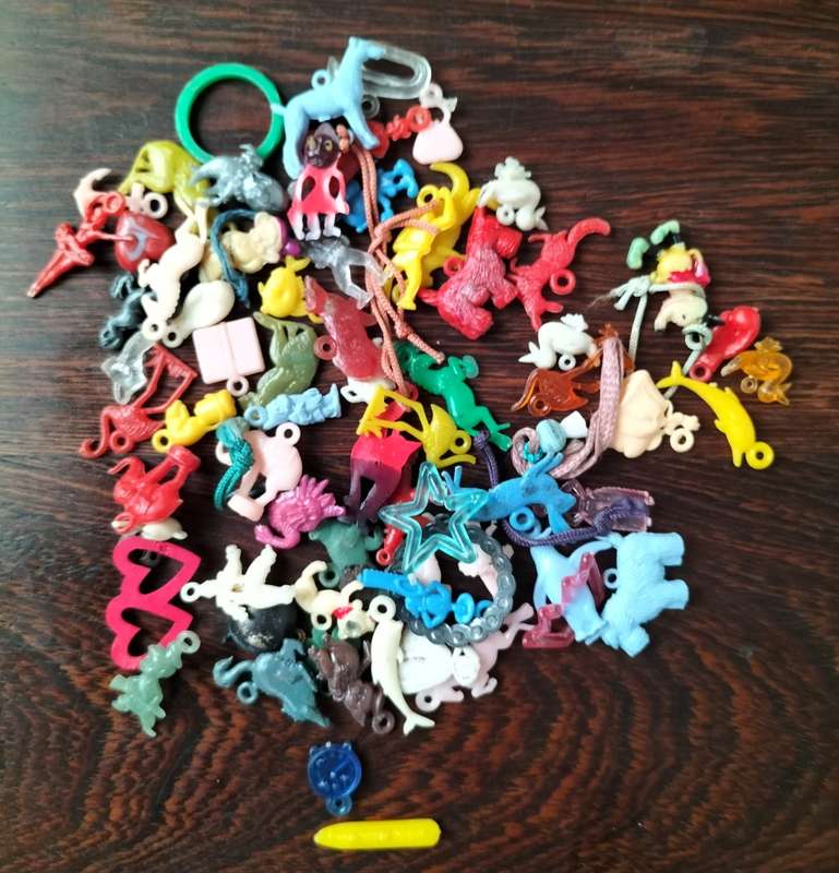 Vintage charms (x65). Mix from the 50s
