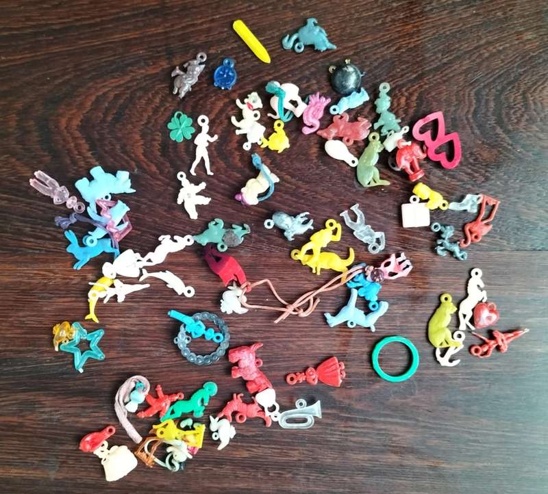 Vintage charms (x65). Mix from the 50s