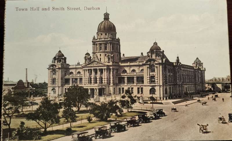 Vintage unused Picture Postcard - Durban - Town Hall and Smith street (with old cars)