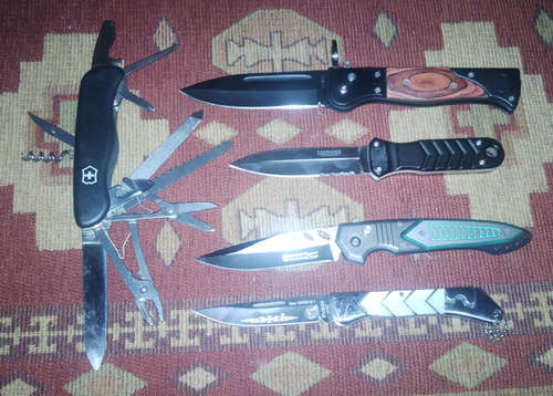 A Selection of Various (5) Knives