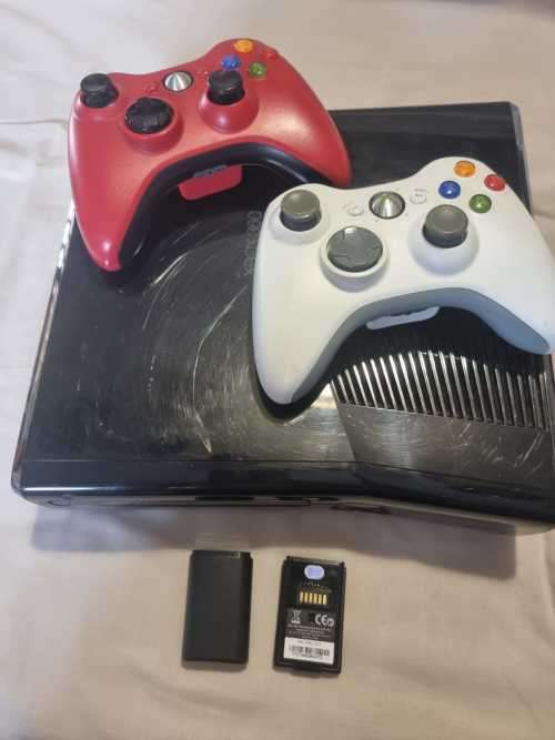 Secondhand Xbox 360 with Remote, Games & Accessories