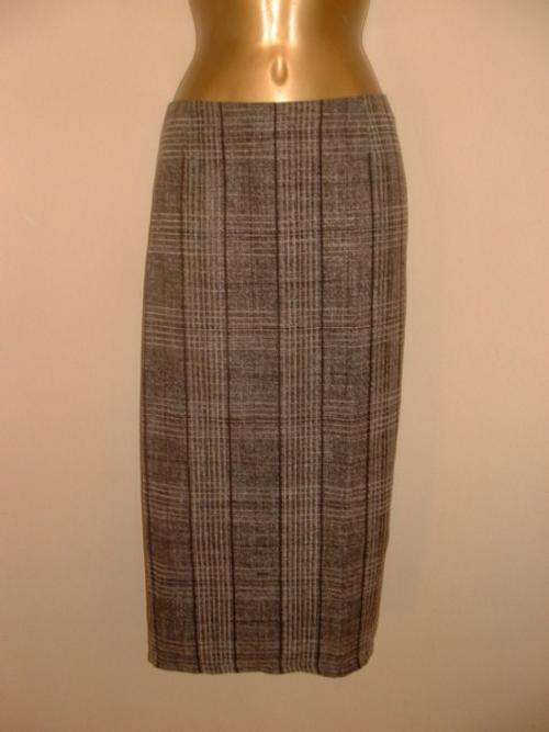 10 / 34 New ladies grey and black kick pleat skirt.