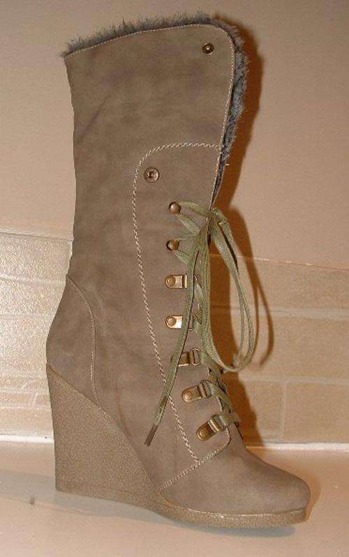 sizes 4 0r 5 (37 or 38 ) Khaki Fur lined mid - calf WEDGE boots. By Mustang Spain.