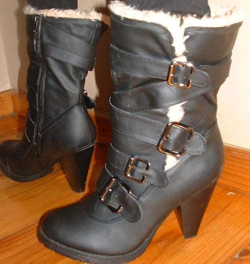7 / 40 BLACK Boots fur lined, buckle detail, rubber non slip comy to wear MUST HAVE