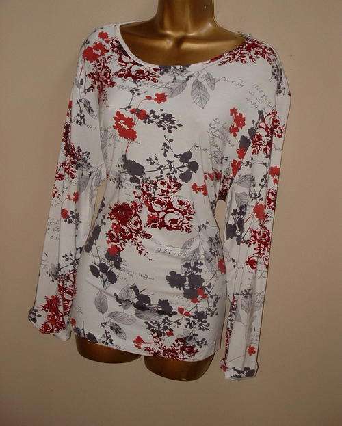 SIZE 16 / 40  NEW PLUS SIZE WHITE TOP WITH RED AN GREY PRINT.