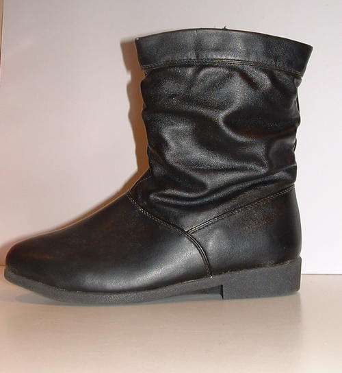 size 5 / 38 new black flay ankle boots EDGARS Fully FUR lined.