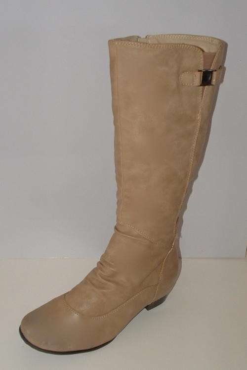 SIZE 4 / 37 new creamy boots, almost flat - has zip.