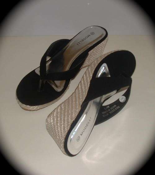 Black wedge summer shoe size 6