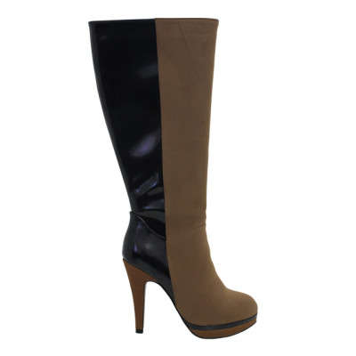 size 6 Cognac and black two tone. Colour black boots.
