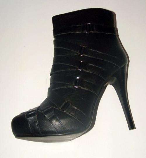 3, 4, 5, 6 New boxed plum delicious black bandage boots - HOT ITEM.