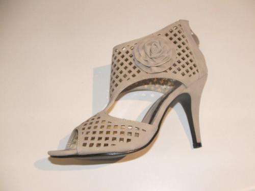 size 3, 4, 7   high heel shoes last pair in cream roses shoe best seller