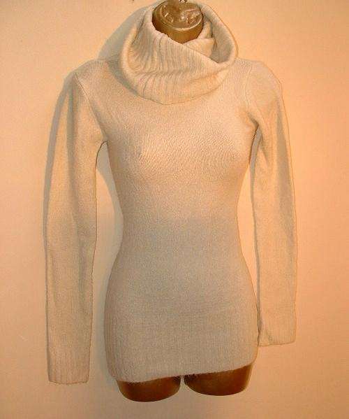 10 / 34  New creamy IDENTITY poloneck jersey ladies