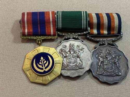 Crazy Start: SADF 20 Year Service Medal Group with SA Mint Pro Patria