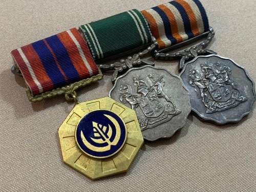 Crazy Start: SADF 20 Year Service Medal Group with SA Mint Pro Patria