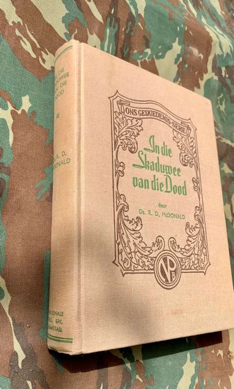 Rare Africana Book- In die Skaduwee van die Dood-Geskiedenis Serie. Crazy Start