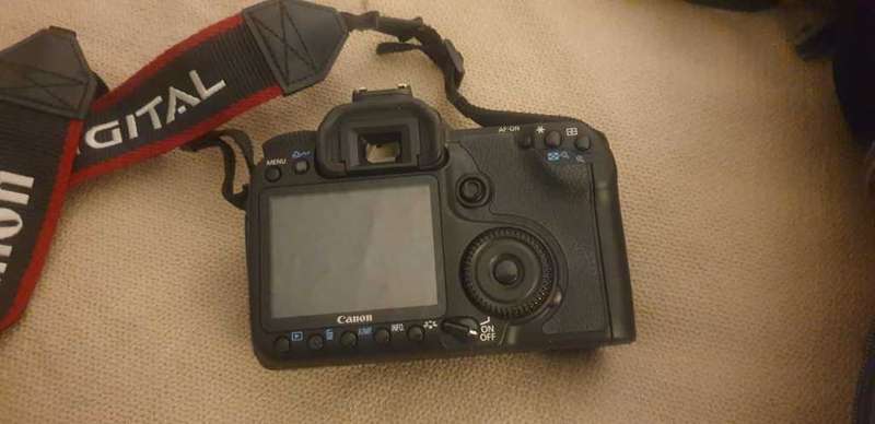 Canon EOS 40D 10.1MP Digital SLR Camera (Body Only)