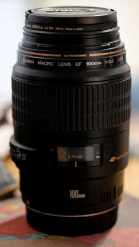 Canon Ef 100mm F2.8 USM MAKRO Excellent Lens....Excellent condition.