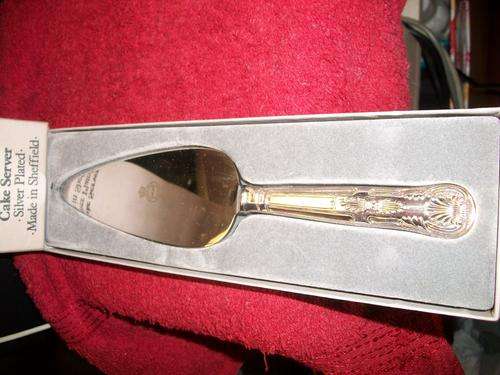 CAKE SERVER