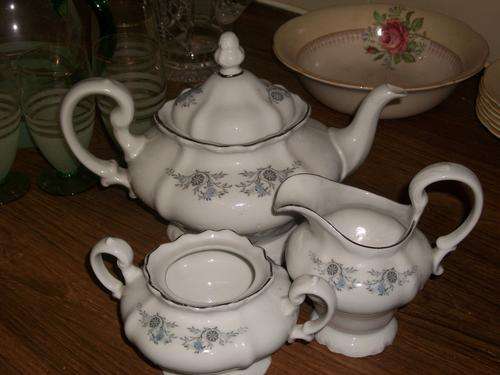 HUGUENOT ROYALE LARGE TEA POT, SUGAR AND MILK. PRICE REDUCED!!!!