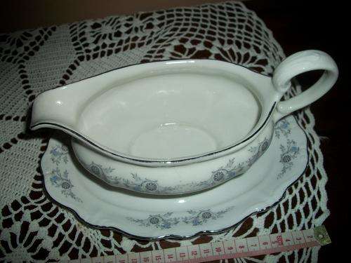 HUGUENOT GRAVY BOAT WITH TRAY
