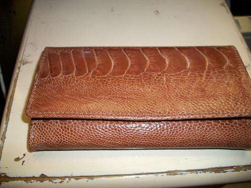 OSTRICH LEG LEATHER LADIES PURSE. NEVER USED, SIZE; 17.5CM X 10CM