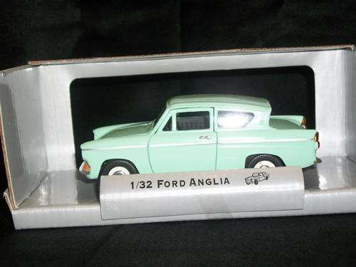 FORD ANGLIA. SIZE; 1/32
