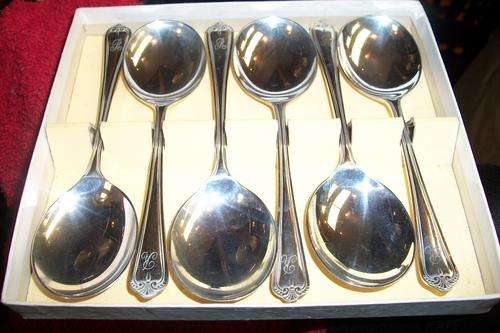 SET OF FRUIT SPOONS. BEAUTIFUL QUALITY. A1 PLATING