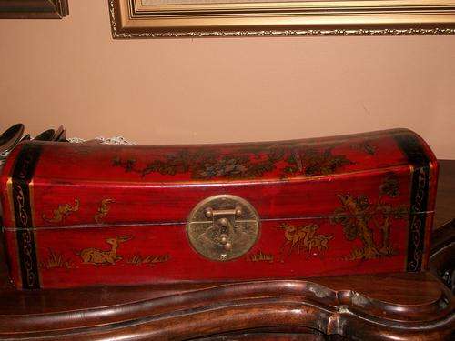 BEAUTIFUL ORIENTAL WOODEN CHEST