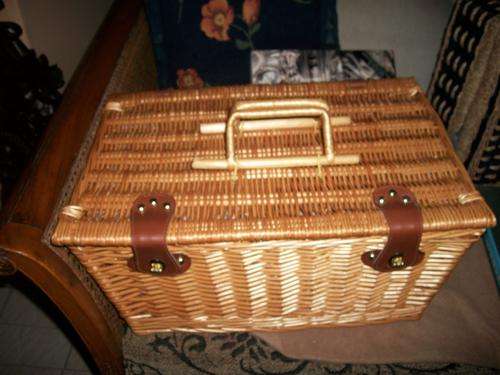 PICNIC BASKET AS NEW
