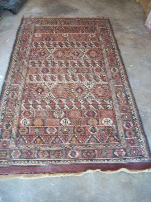 KILIM HAND WOVEN. SIZE; 1.90M X 1.12M. W/O FRINGE