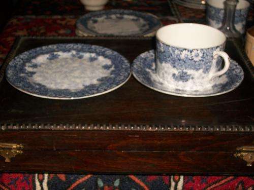 PORCELAN TRIO. ROYAL DOULTON