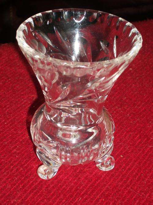 CRYSTAL ROSE PATTERN VASE WITH SML SNAIL FEET.10.5CM