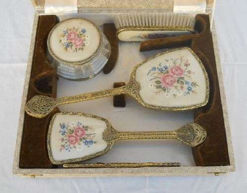 LADIES DRESSING TABLE SET.