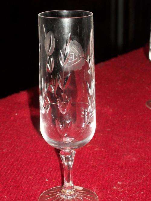 6X CRYSTAL ROSE PATTERN TALL SPARKLE WINE GLASSES. HEAVY + SUPERIOR QUALITY